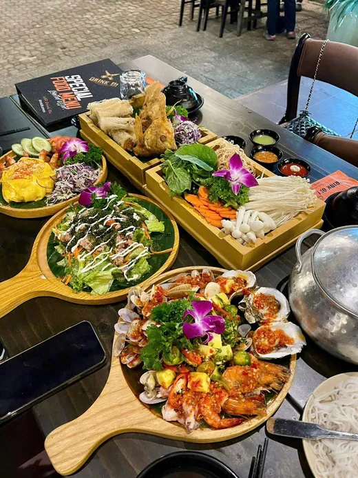 Food at Drink Đi