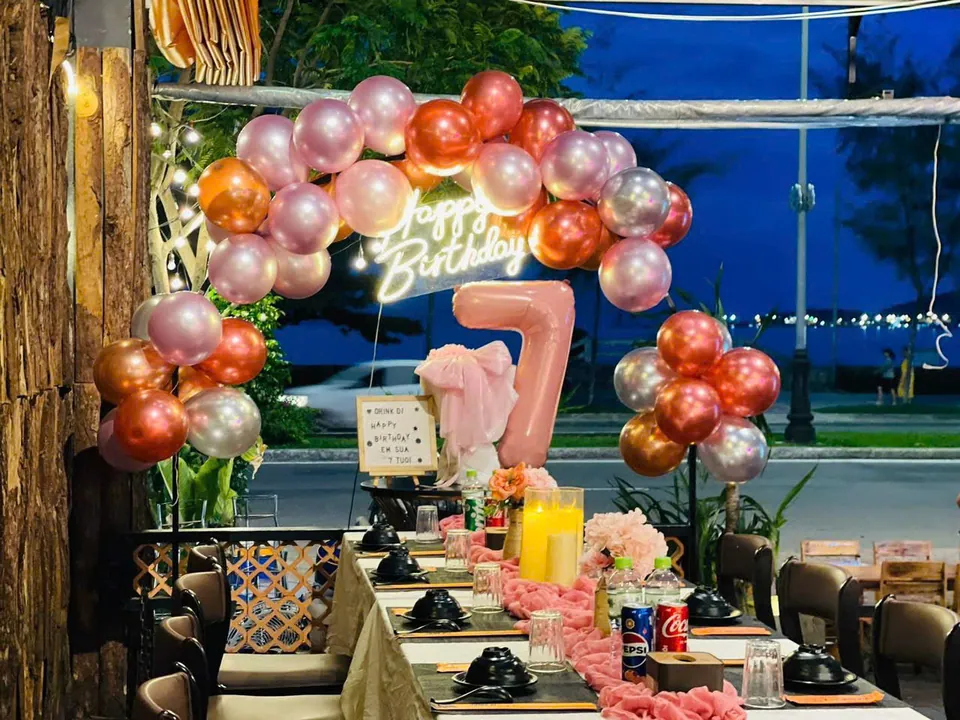 A birthday table by the sea